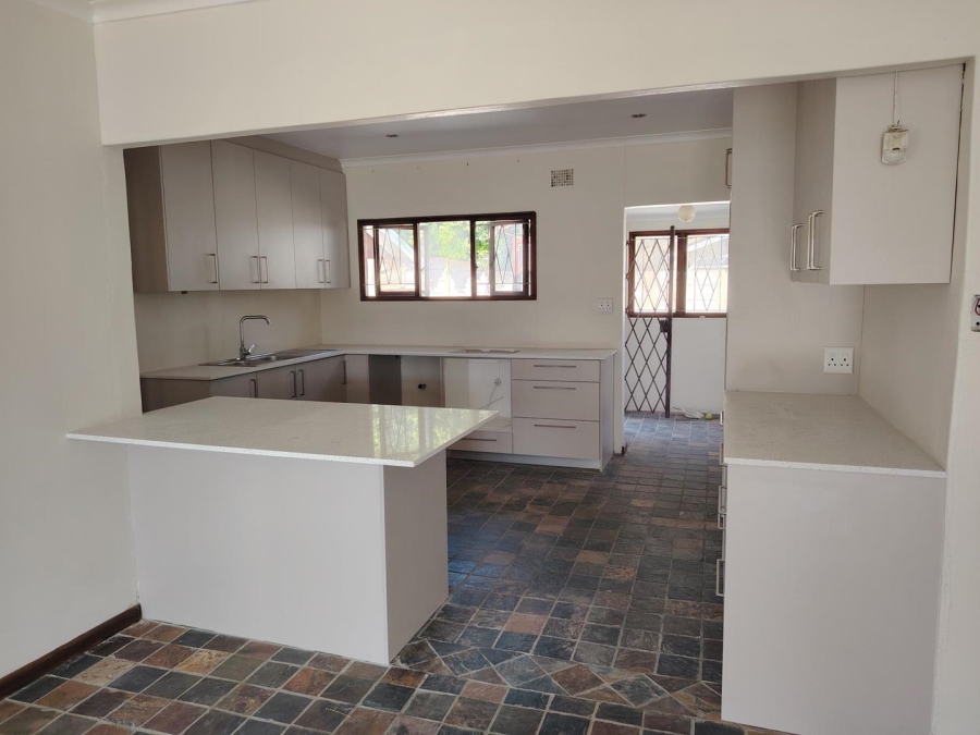 4 Bedroom Property for Sale in Panorama Western Cape